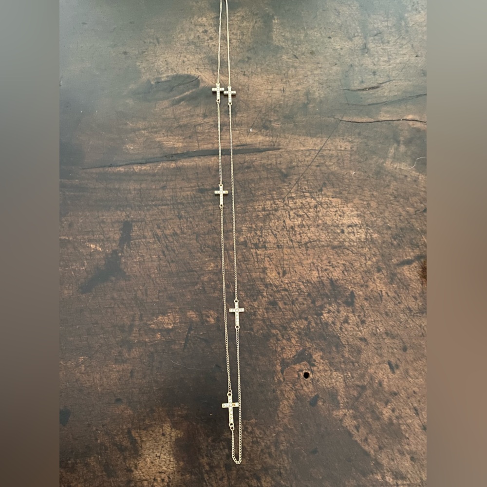 Long necklace with cross details